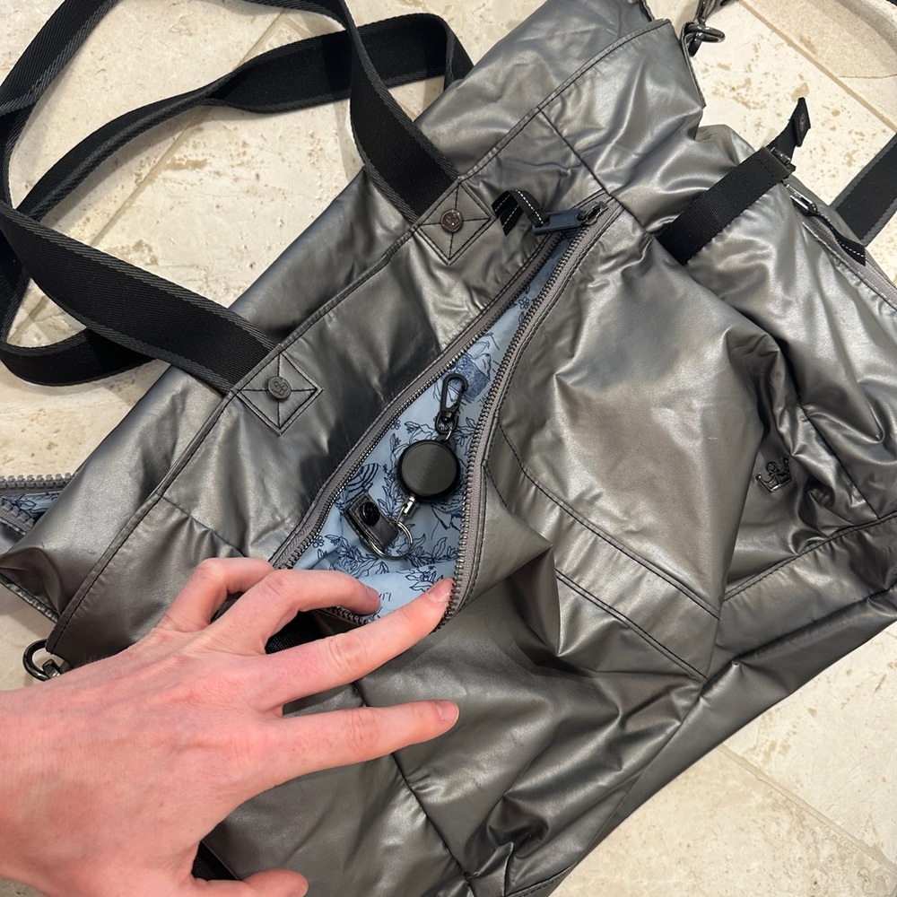Oliver Thomas Silver and Black Diaper Bag - Picture 5 of 5